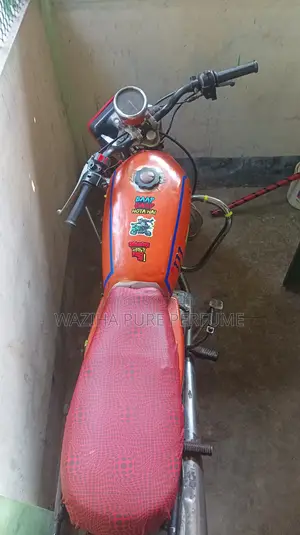 Honda 2005 Orange