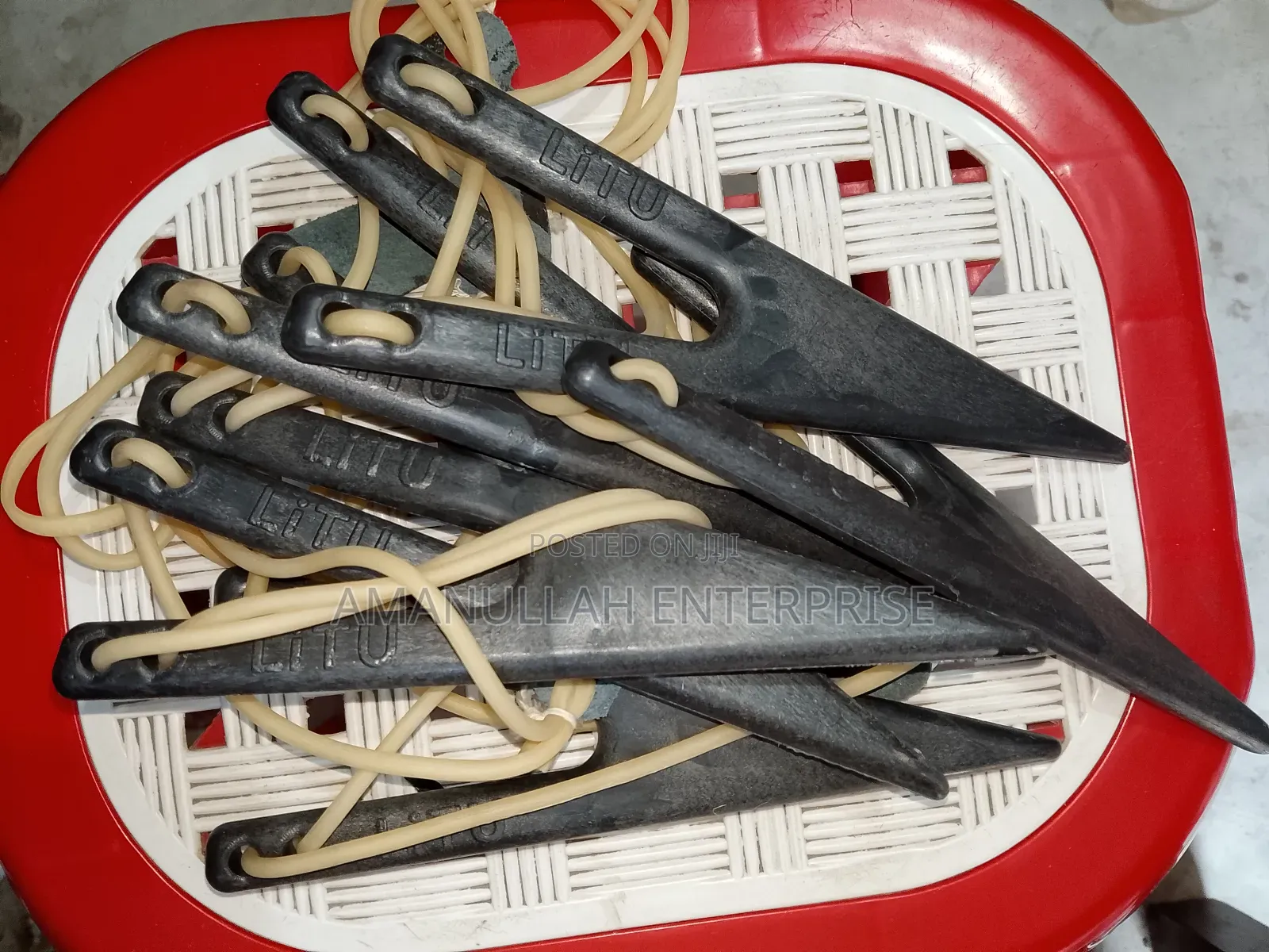 Slingshot / Small Hand-Powered Projectile Weapon. 02 PCS