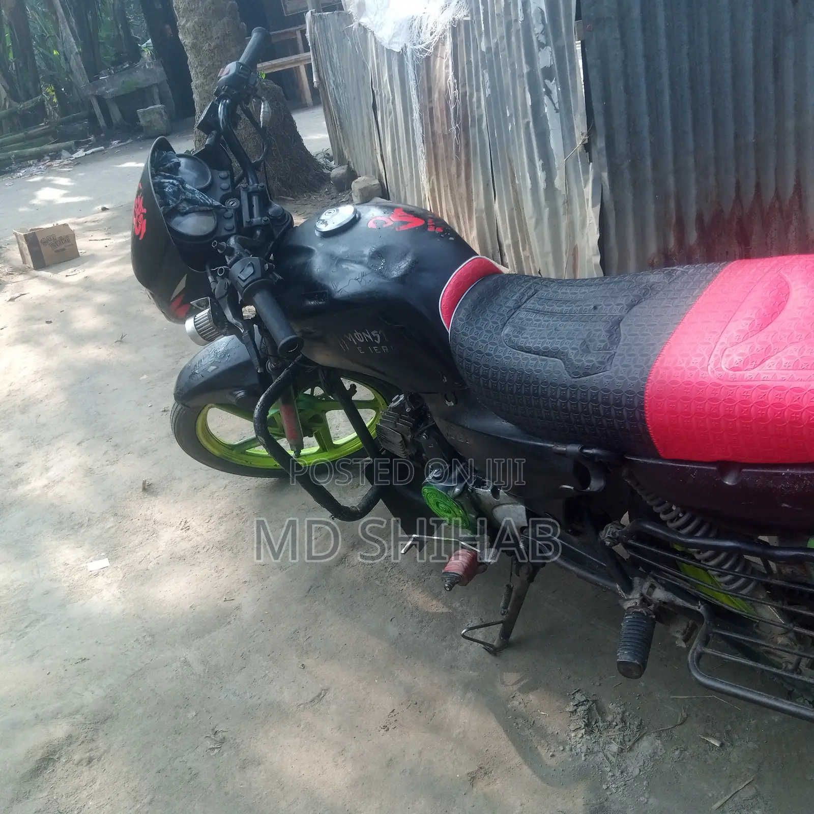Royal Motorcycle 2016 Red