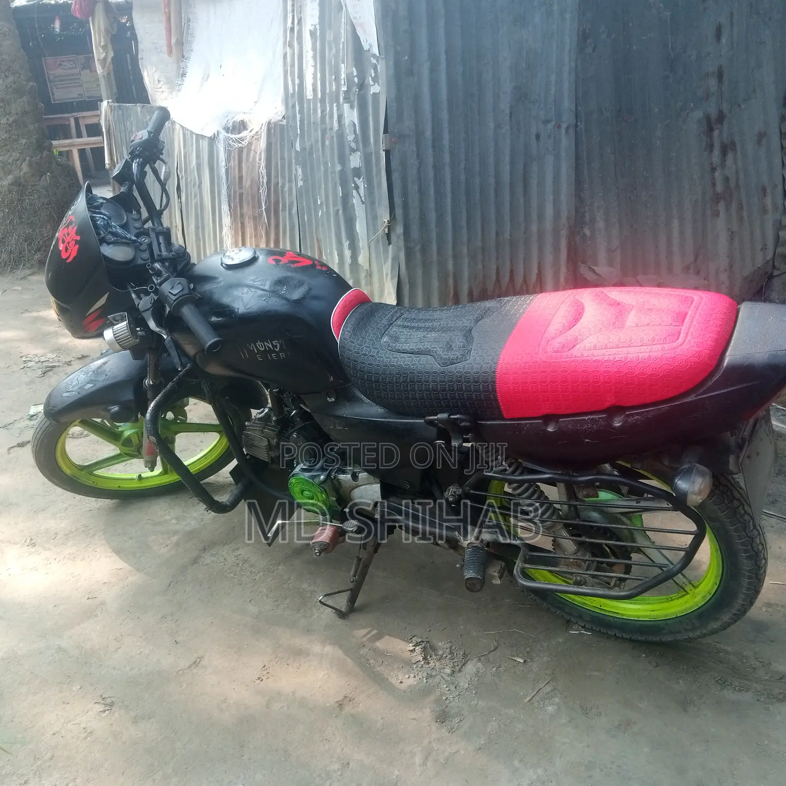 Royal Motorcycle 2016 Red