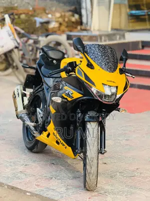 Suzuki GSX 2023 Yellow