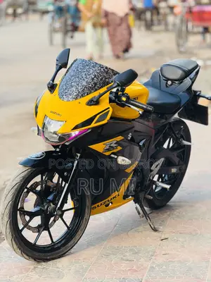 Suzuki GSX 2023 Yellow