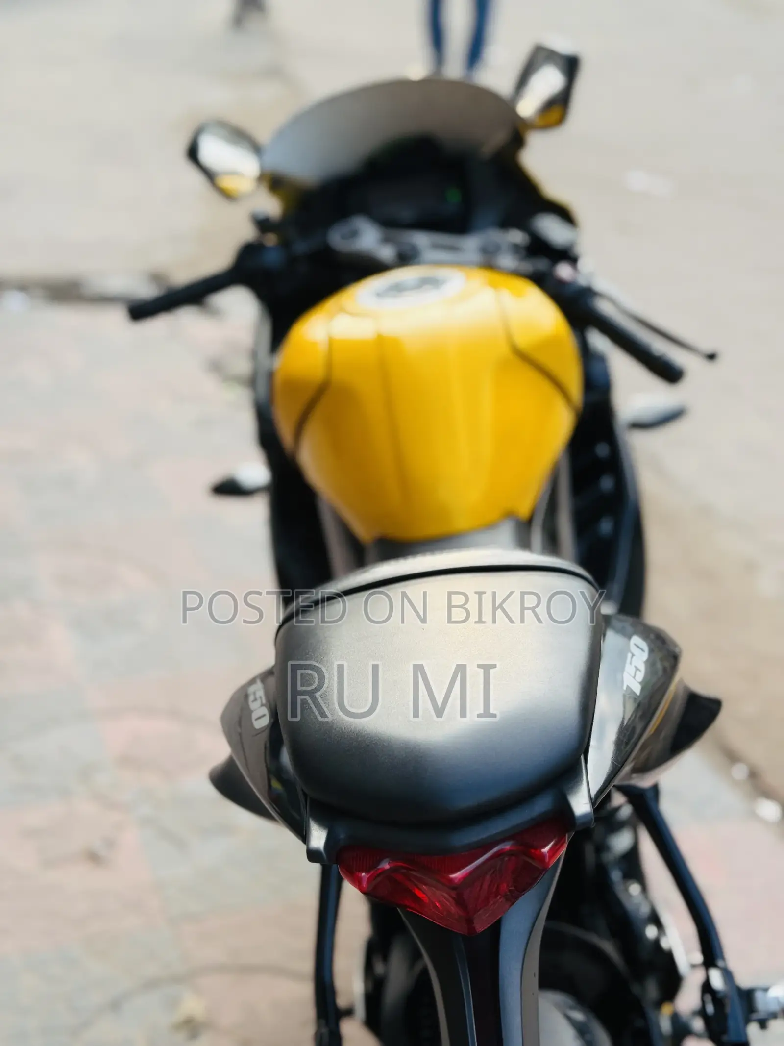 Suzuki GSX 2023 Yellow