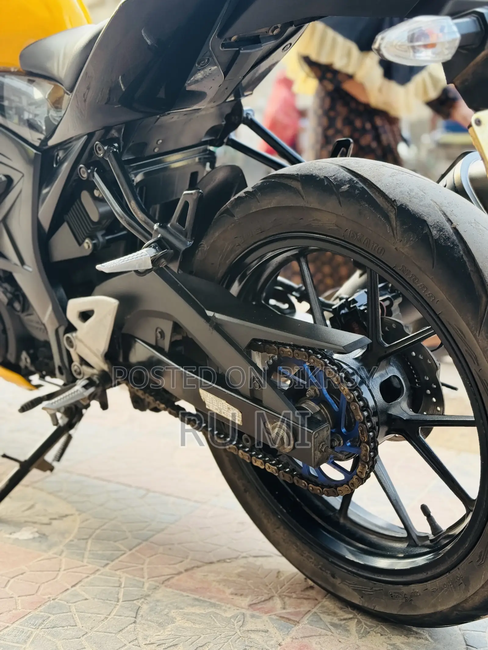Suzuki GSX 2023 Yellow
