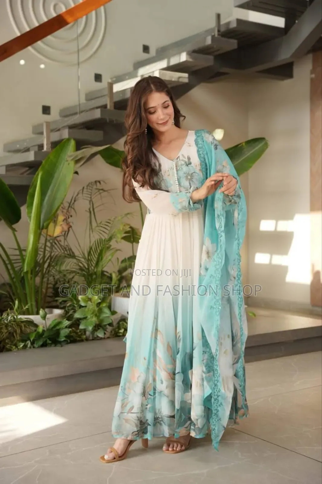 এক্সকুইজিট ইন্ডিয়ান হোয়াইট গোল্ড জর্জেট কালেকশন এলিগেন্স পারসোনিফাইড!