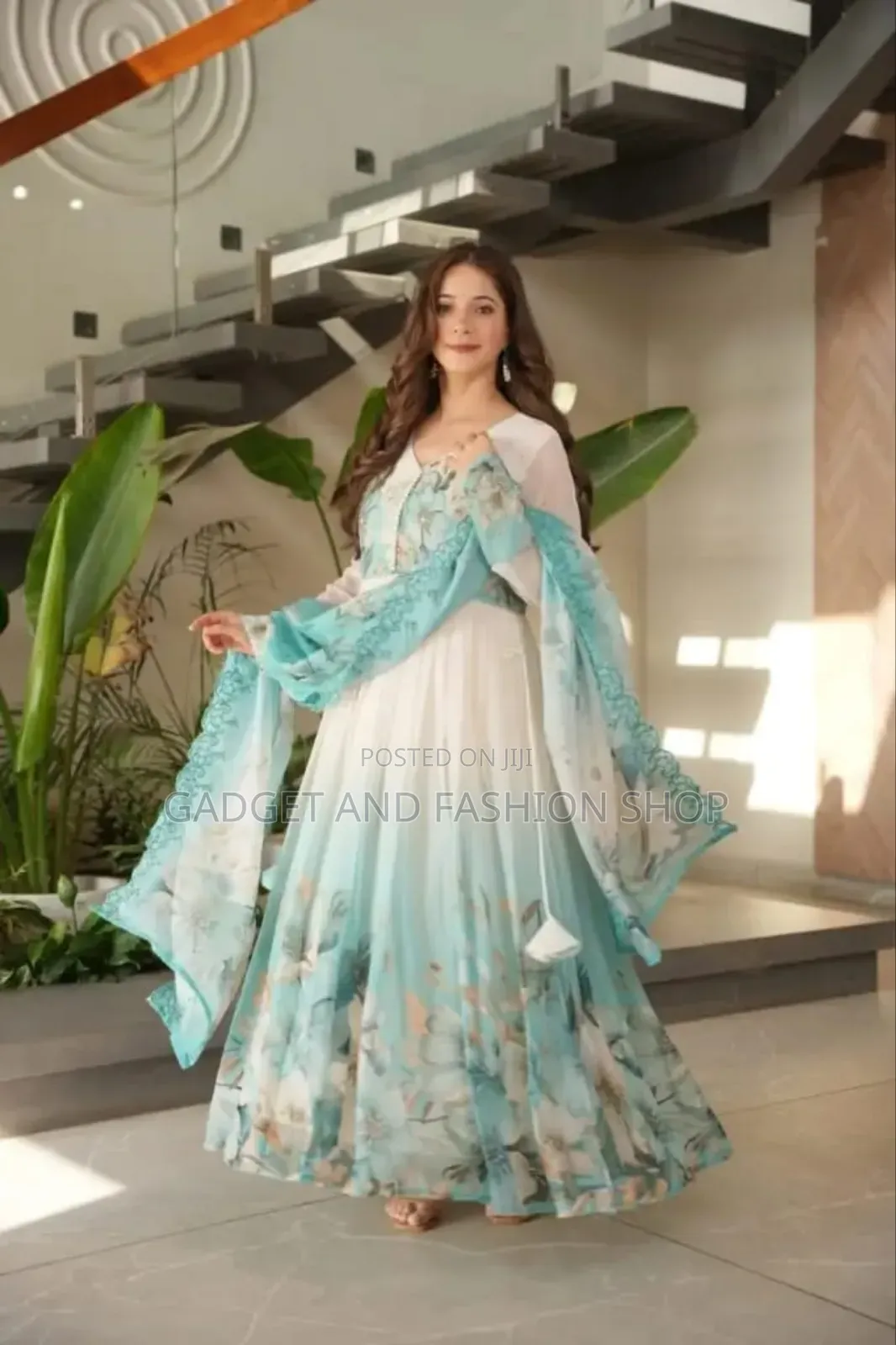 এক্সকুইজিট ইন্ডিয়ান হোয়াইট গোল্ড জর্জেট কালেকশন এলিগেন্স পারসোনিফাইড!