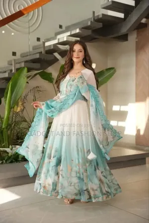 এক্সকুইজিট ইন্ডিয়ান হোয়াইট গোল্ড জর্জেট কালেকশন এলিগেন্স পারসোনিফাইড!