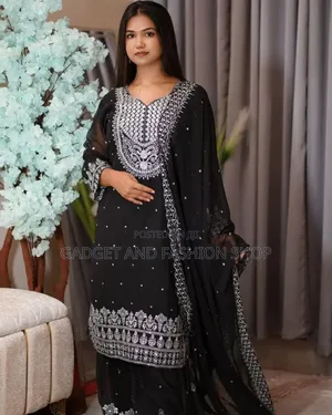 এক্সকুইজিট ইন্ডিয়ান হোয়াইট গোল্ড জর্জেট কালেকশন এলিগেন্স পারসোনিফাইড!