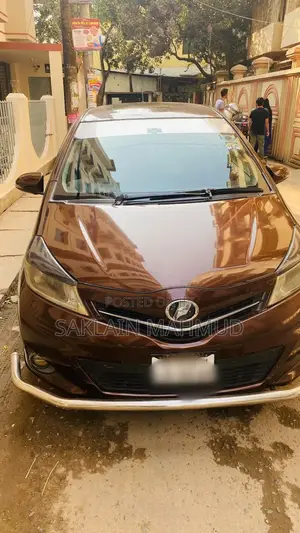 Toyota Vitz 1.3 FWD 5dr 2011 Brown