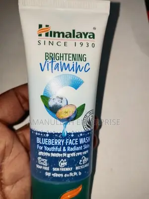 Himalaya Brightening Vitamin C Blueberry Face Wash (100ml)