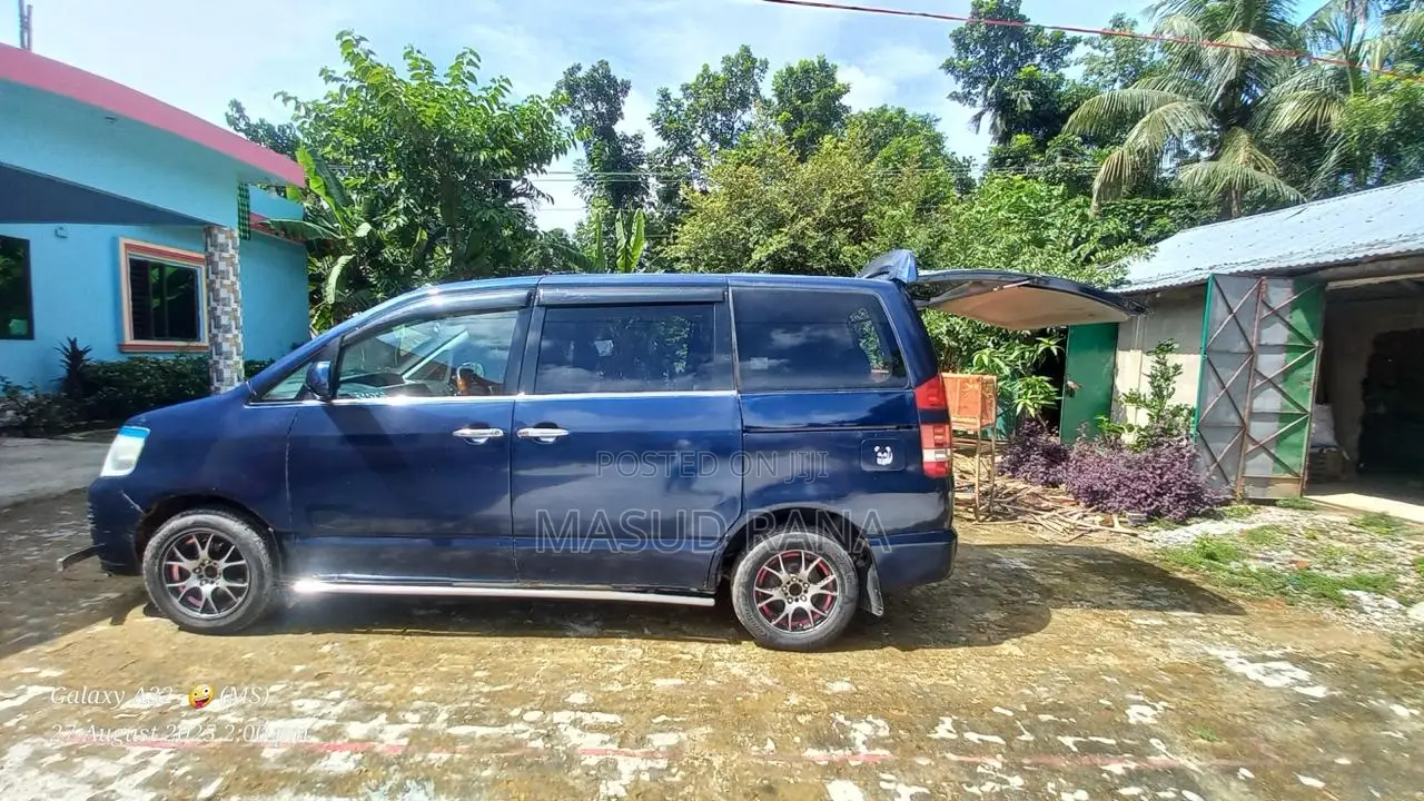 Toyota Noah 2.0 AWD (8 Seater) 2002 Blue