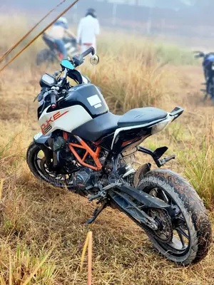 KTM Duke 125 2022 White