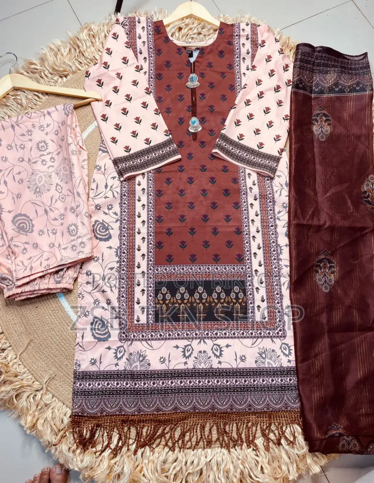 Digital Print Three Piece লেস ওয়ার্ক ডিজাইনের রেডিমেড থ্রি পিস
