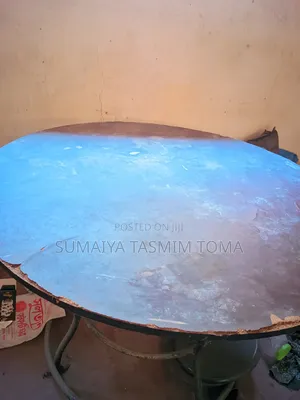 ডাইনিং টেবিল
