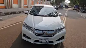 হোন্ডা গ্রেস ২০১৭ পার্ল