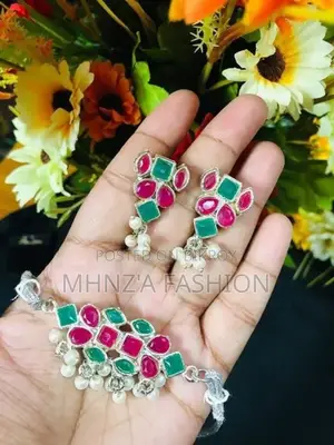 চোকার সেট