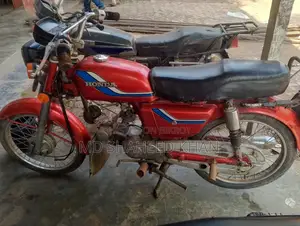 হোন্ডা ১৯৯৯ রেড