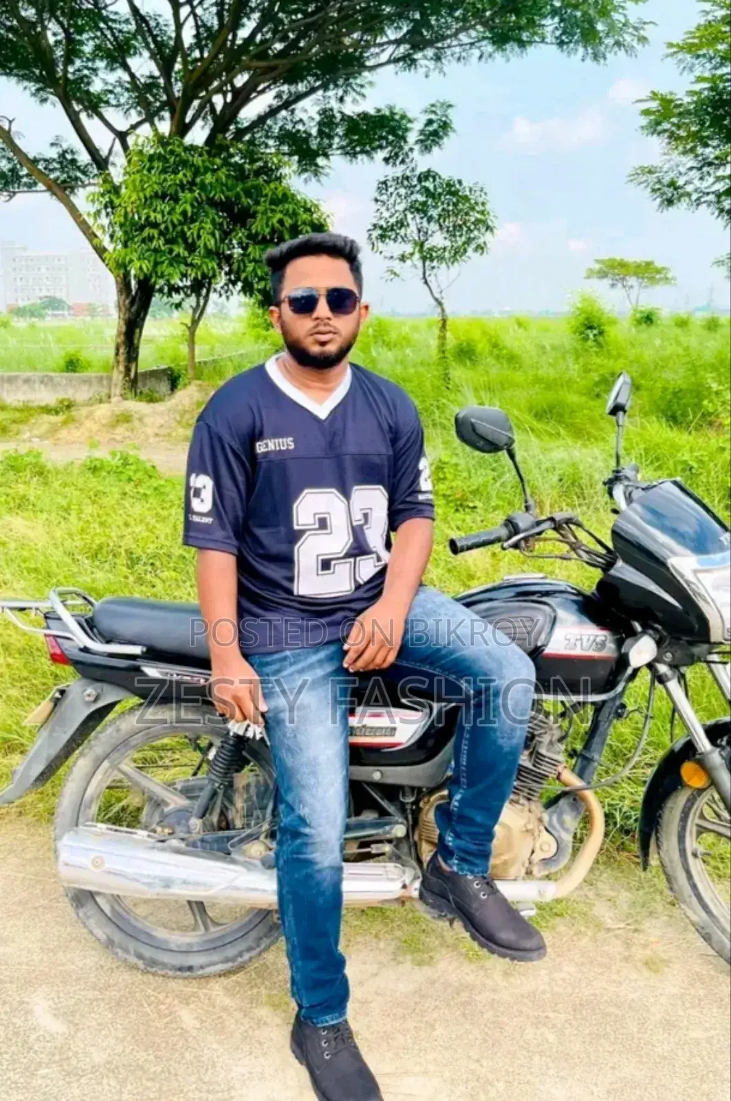 ড্রপ শোল্ডার টি-শার্ট