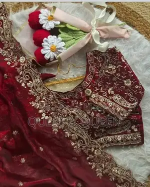 গ্ল্যামারাস জিমুচু সিল্ক: জমকালো সিকুয়েন্স এমব্রয়ডারি শাড়ি *R