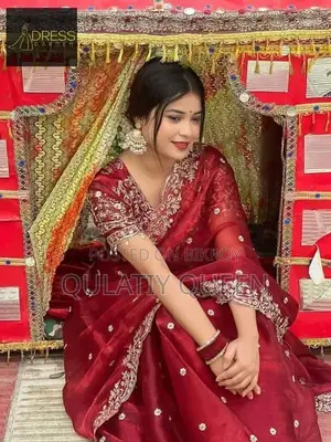 গ্ল্যামারাস জিমুচু সিল্ক: জমকালো সিকুয়েন্স এমব্রয়ডারি শাড়ি *R