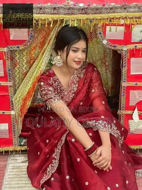 গ্ল্যামারাস জিমুচু সিল্ক: জমকালো সিকুয়েন্স এমব্রয়ডারি শাড়ি *R