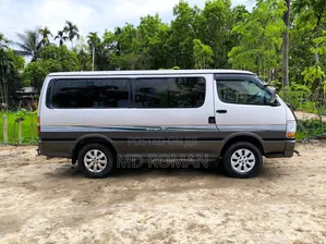 Toyota HiAce 2003 Silver