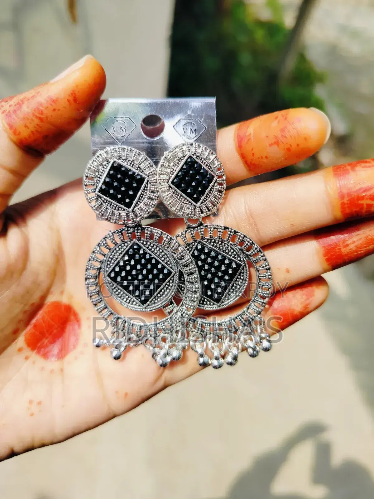 ২৭০টাকা ৫ জোড়া কানের দুল।