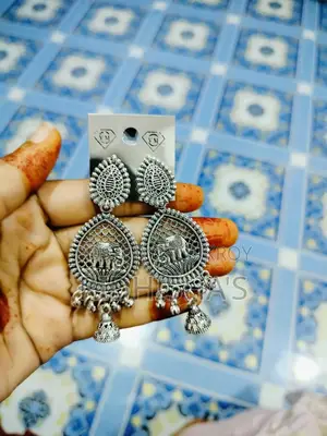 ২৭০টাকা ৫ জোড়া কানের দুল।