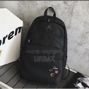 Nike Jordan Varsity Backpack: ক্লাসিক ডিজাইন, প্রতিদিন থাকুন আরামে।
