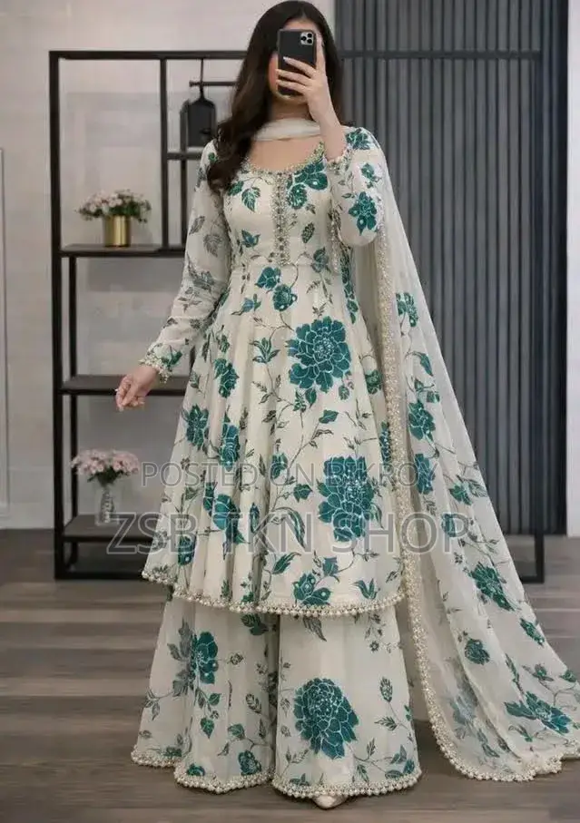 Garara Three Piece আকর্ষণীয় করতে এই ড্রেসটি হতে পারে পারফেক্ট পছন্দ।