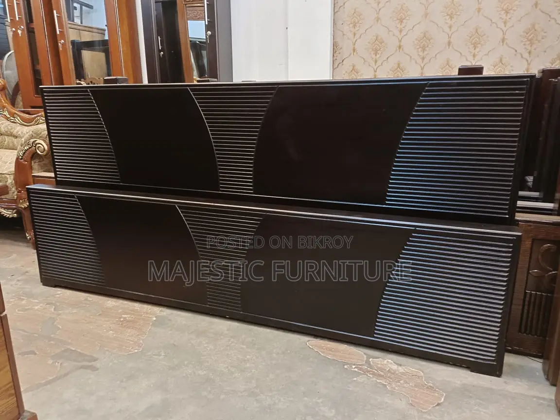 BED 6/7 FEET LACQUER. M# 3721