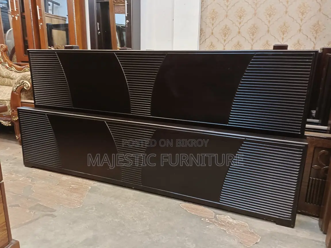 BED 6/7 FEET LACQUER. M# 3721