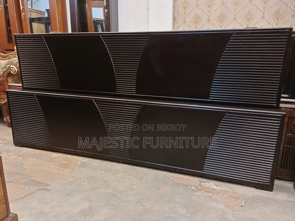 BED 6/7 FEET LACQUER. M# 3721