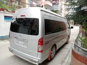 গ্রান্ড কেভিন হাইয়েস মাইক্রো রেন্ট