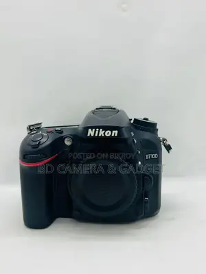নিকন D7100 বডি।