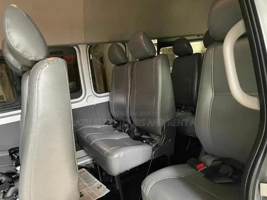 Grand Cabin Hiace for Rent