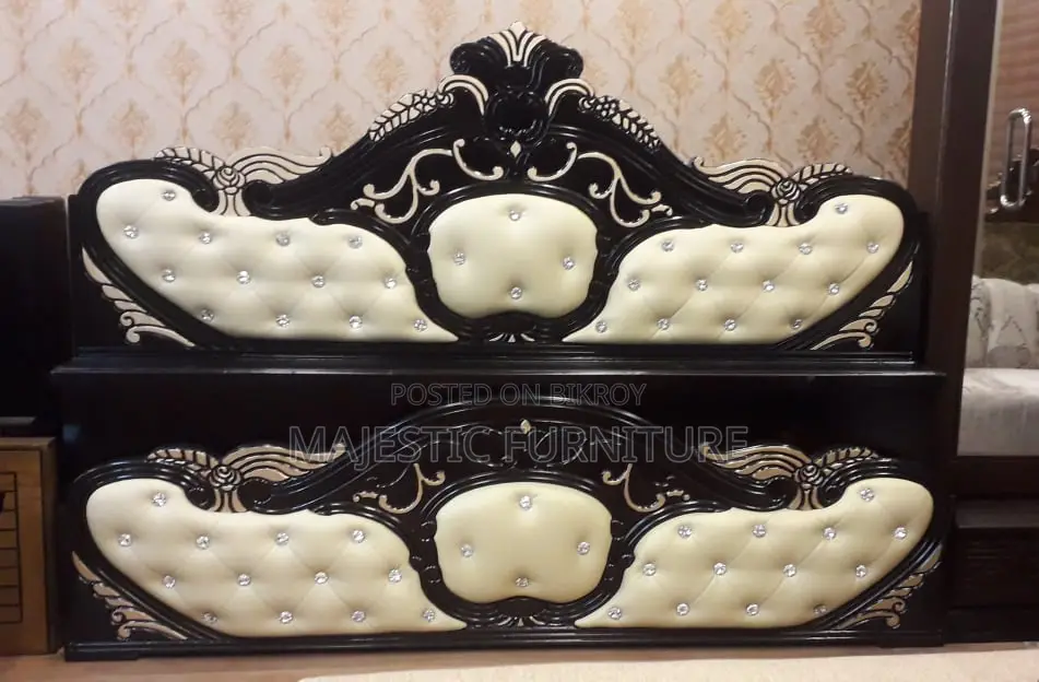 Leather Bed 6/7 Feet. M# 6488