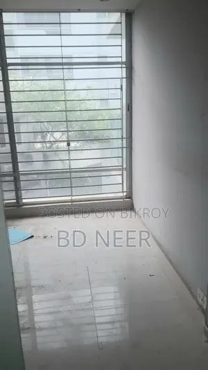 বনানীতে ভাড়ার জন্য ৩২০০ বর্গফুটের ৩য় তলার আবাসিক ভবন