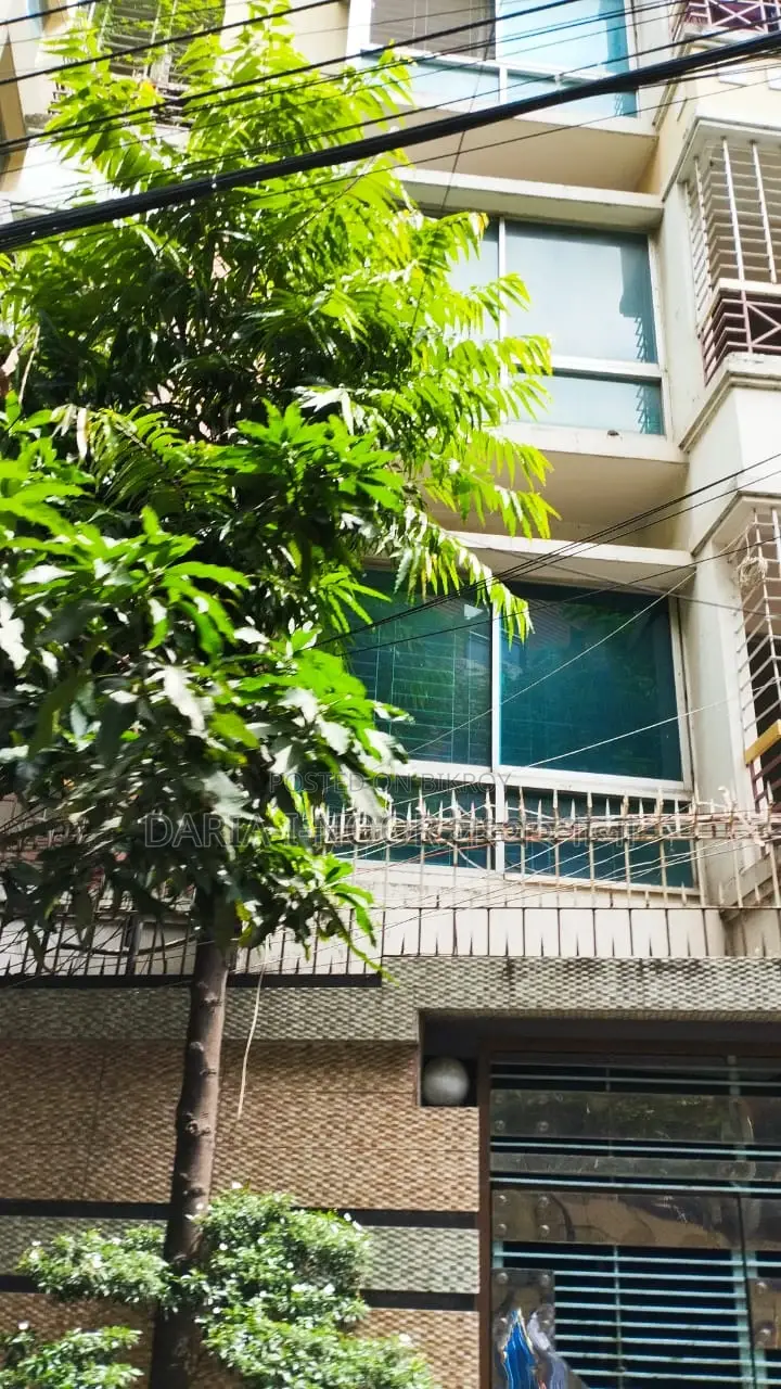 Old 4-Story House for Sale on 8.25 Katha Land at Park Road, Baridhara