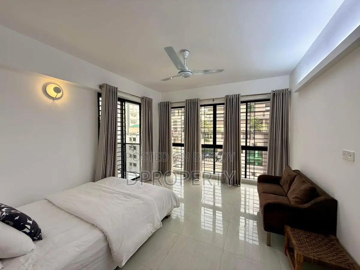 2380 Sft Luxurious New Full Furnished Flat Rent at 6th Floor South Face