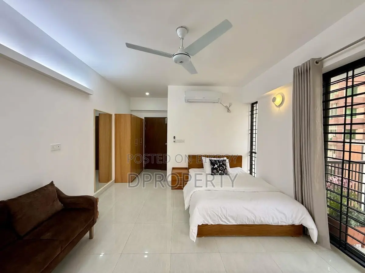2380 Sft Luxurious New Full Furnished Flat Rent at 6th Floor South Face