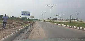 মাদানী এভিনিউ ১০০ ফিটের দশ বিঘা জমি বিক্রয়