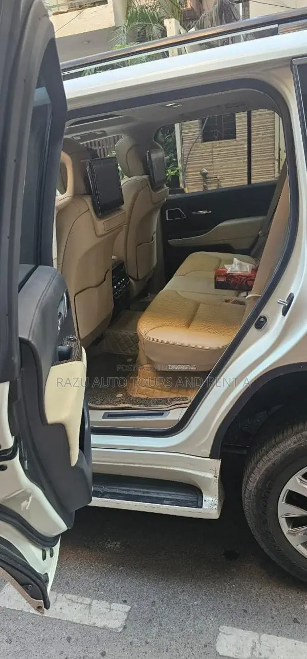 V8 Land Cruiser For Rent