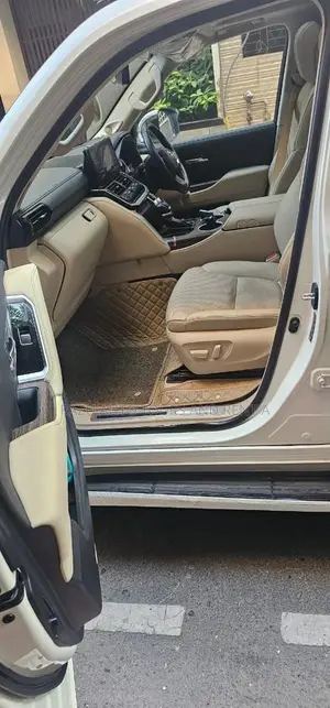 V8 Land Cruiser For Rent