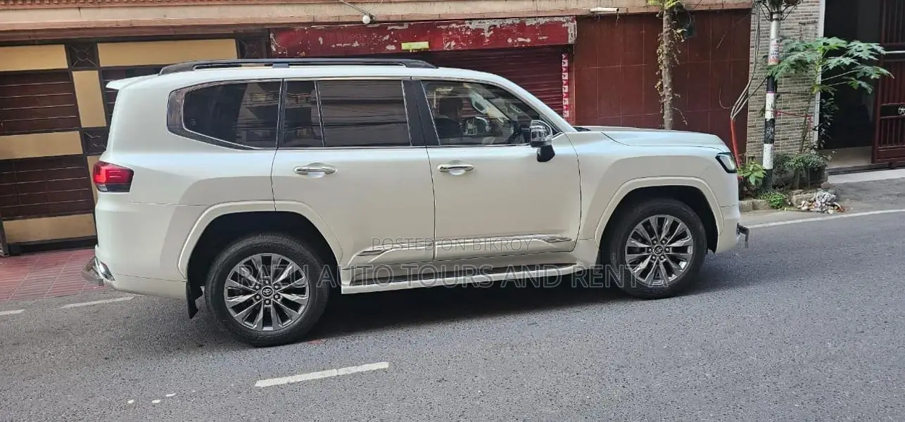 V8 Land Cruiser For Rent