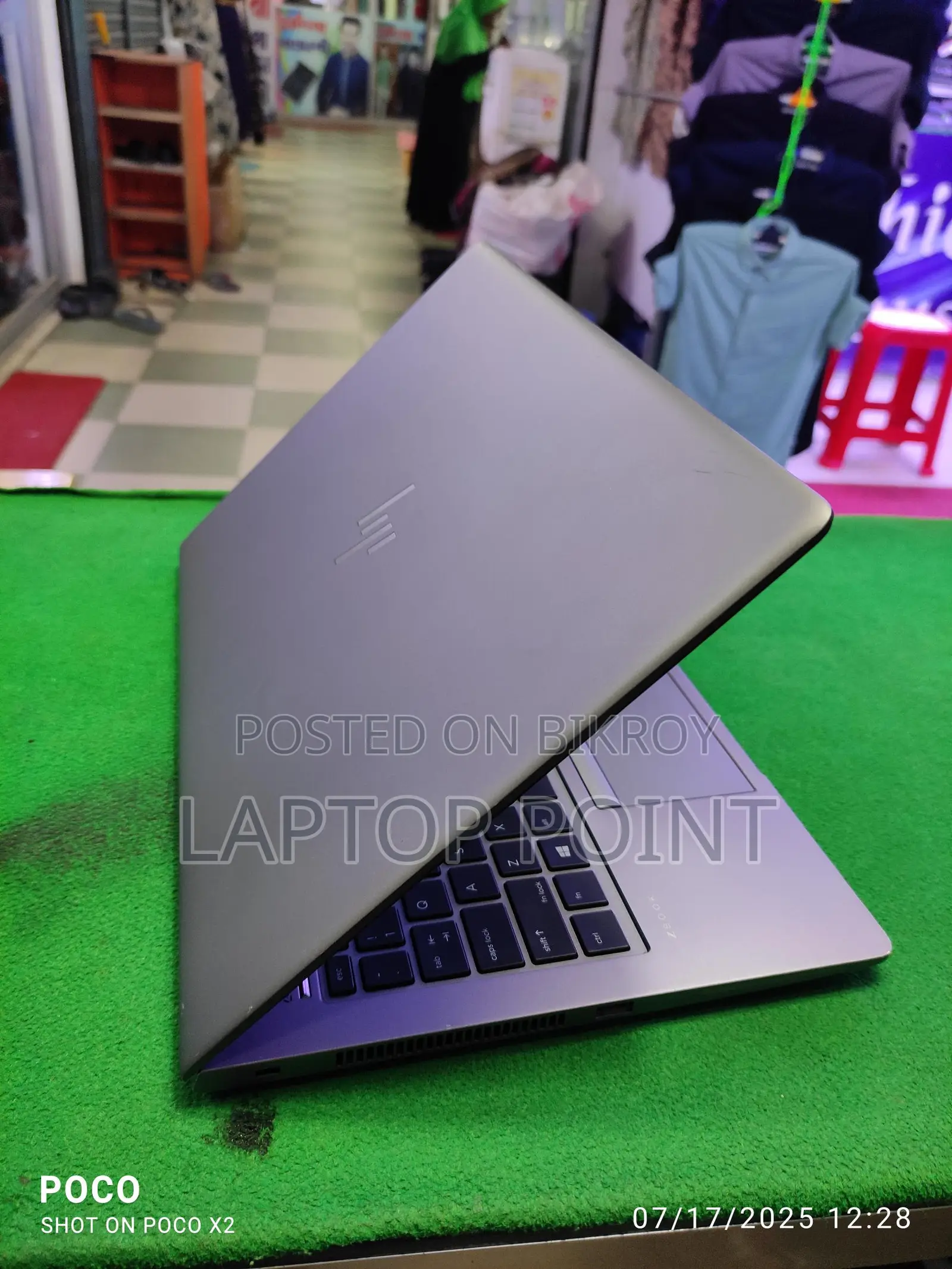 HP Zbook core i7 8gen: 256ssd+8gb ram........