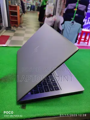 HP Zbook core i7 8gen: 256ssd+8gb ram........