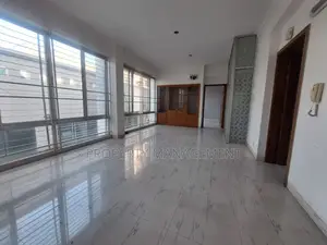 গুলশান ১ ও ২ এর মাঝে ২০০০ বর্গফুটের ৩ বেড, ৪ বাথ চমৎকার ভিউসহ অ্যাপার্টমেন্ট ভাড়া