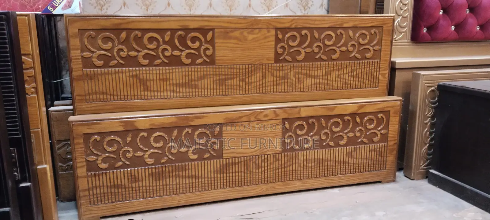 NEW BED CANADIAN OAK VENEER. M # 166