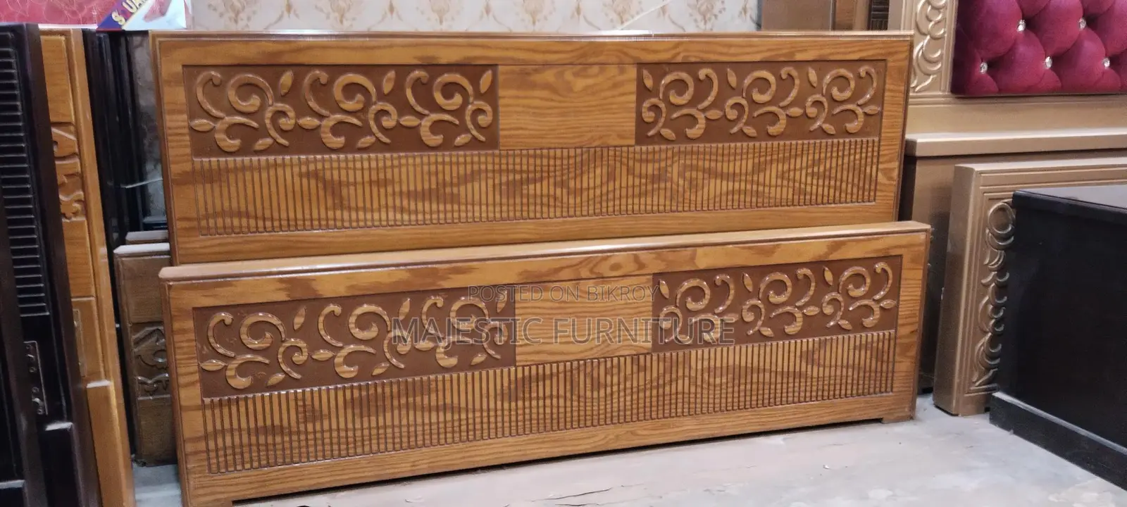 NEW BED CANADIAN OAK VENEER. M # 166